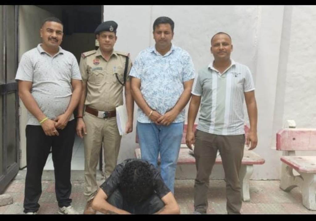 अवैध हथियार रखने के मामले में आरोपी गिरफ्तार कब्जे से एक अवैध देशी पिस्तौल 32 बोर बरामद 